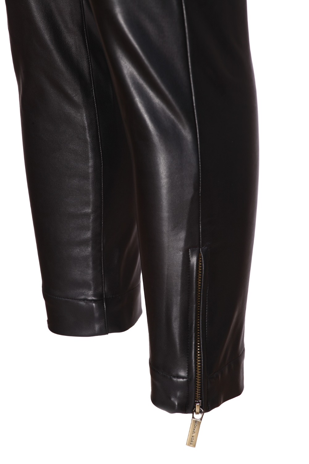 shop MICHAEL KORS Saldi Jeans: Michael Kors pantaloni ecopelle.
Vita alta.
Chiusura con bottone e zip.
Modello cinque tasche.
Dettaglio zip sul fondo del pantalone.
Vestibilità slim.
Composizione: 100% Poliuretano.
Fabbricato in Cina.. MU2309I2S8-001 number 4700171